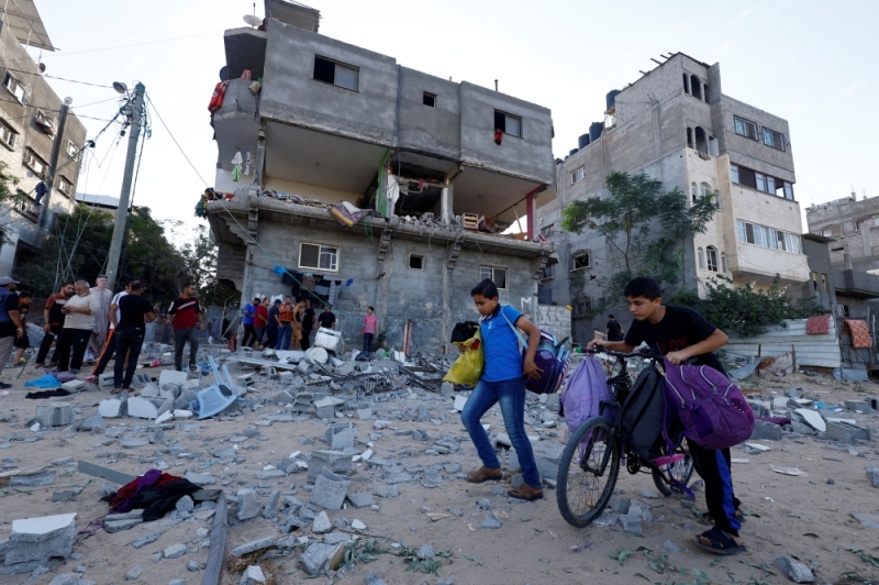 استشهاد العشرات في قصف للمنازل والمساجد بقطاع غزة