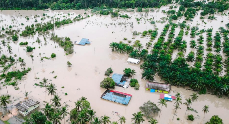 إندونيسيا.. الفيضانات والحمم الباردة تودي بحياة 28 شخصًا