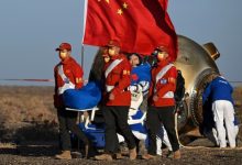 بعد 5 أشهر في الفضاء.. عودة 3 رواد صينيين إلى الأرض