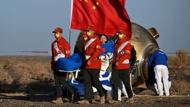 بعد 5 أشهر في الفضاء.. عودة 3 رواد صينيين إلى الأرض