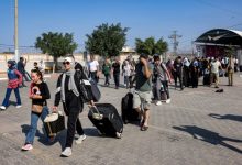 البيت الأبيض: 79 أمريكيًا غادروا غزة خلال يومين