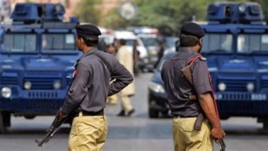مقتل 14 جنديًا في هجوم على سيارتين عسكريتين جنوب غربي باكستان