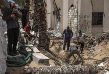 انتشال جثامين 49 شهيدًا من مقبرة جماعية جديدة في مستشفى الشفاء بغزة