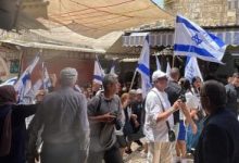 مستوطنون إسرائيليون ينصبون خياما بأراض قرب رام الله تمهيدا لمصادرتها