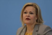 ألمانيا توسع نطاق إجراءات تفتيش مؤقتة على جميع حدودها البرية