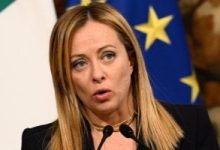 "أعتذر لزوجتى".. علاقة غرامية مع "إنفلونسر" تطيح بوزير إيطالى من منصبه