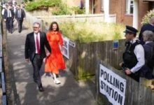 كير ستارمر يرد على الجدل المتعلق بقبول هدايا عبارة عن ملابس لزوجته