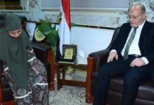 طالبة من ذوى الهمم تكتب بقدميها تلتحق بقسم الآثار جامعة سوهاج.. صور