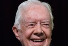 الرئيس الأمريكى الأسبق جيمى كارتر يدلى بصوته فى الانتخابات الأمريكية بالبريد