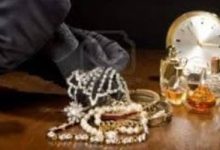 إيطاليا.. القبض على راهبة بتهمة سرقة مجوهرات ومصنوعات ذهبية