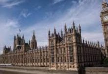 جدل فى بريطانيا حول قانون الموت بمساعدة الغير .. "اندبندنت" تكشف التفاصيل