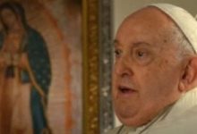 البابا فرانسيس يطلق أول سيرة ذاتية يكتبها بابا للفاتيكان