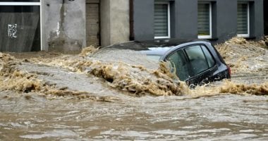 عاصفة قوية فى إيطاليا تتسبب فى فيضان الأنهار وإغلاق المدارس