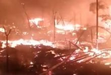 إعلام إيراني: اصطدام ناقلة بخزانات البنزين سبب حريق مصفاة النفط