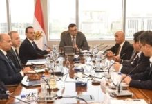 وزير الإسكان يتابع مع مبعوث مجموعة "CSCEC" الصينية المشروعات المشتركة