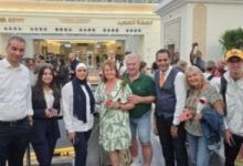 توافد الأفواج السياحية على مدينة أبوسمبل قبل ساعات من تعامد الشمس.. صور