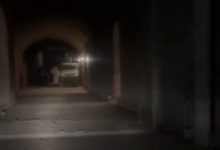 اكتشاف نفق داخل جبل شمال شرق دمشق بداخله شاحنات وصواريخ.. فيديو