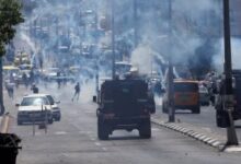 مواجهات بين فلسطينيين و قوات الاحتلال فى محيط سجن عوفر عقب الإفراج عن الأسرى