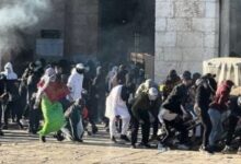 عشرات المستوطنون يقتحمون باحات المسحد الأقصى بحماية شرطة الاحتلال