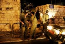 قوات الاحتلال تغلق العديد من الشوارع بالضفة الغربية