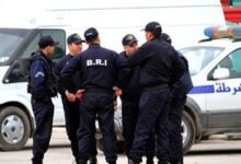 فتاة جزائرية تمثل قصة مع شاب لخطفها لاستعادة مبلغ مالى من خطيبها